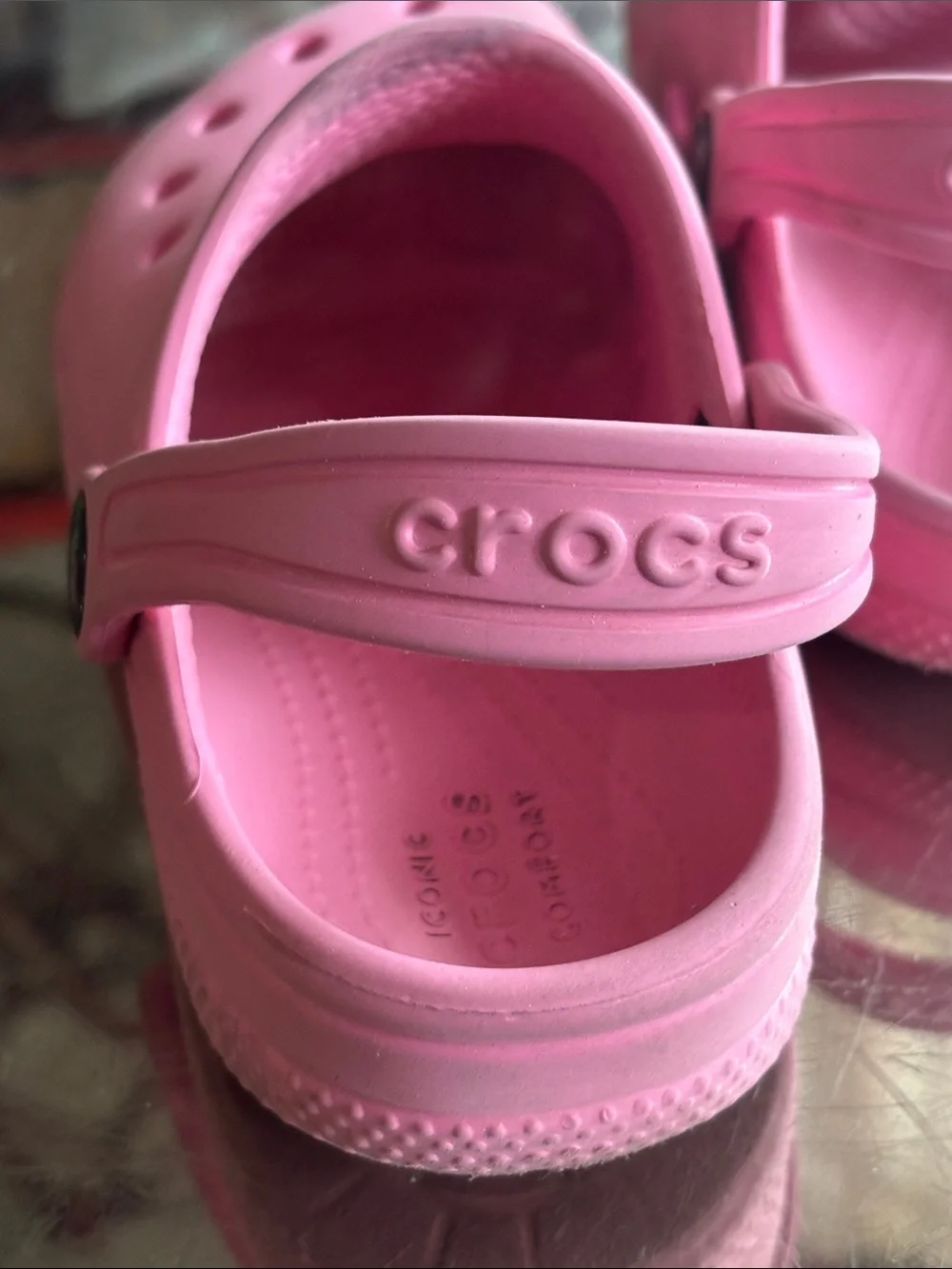 CROCS Kids Classic Clog in Bright Pink